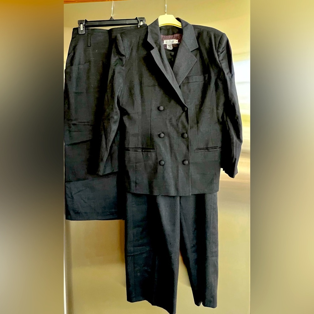 Beautiful Vintage Wool 3 piece suit.
